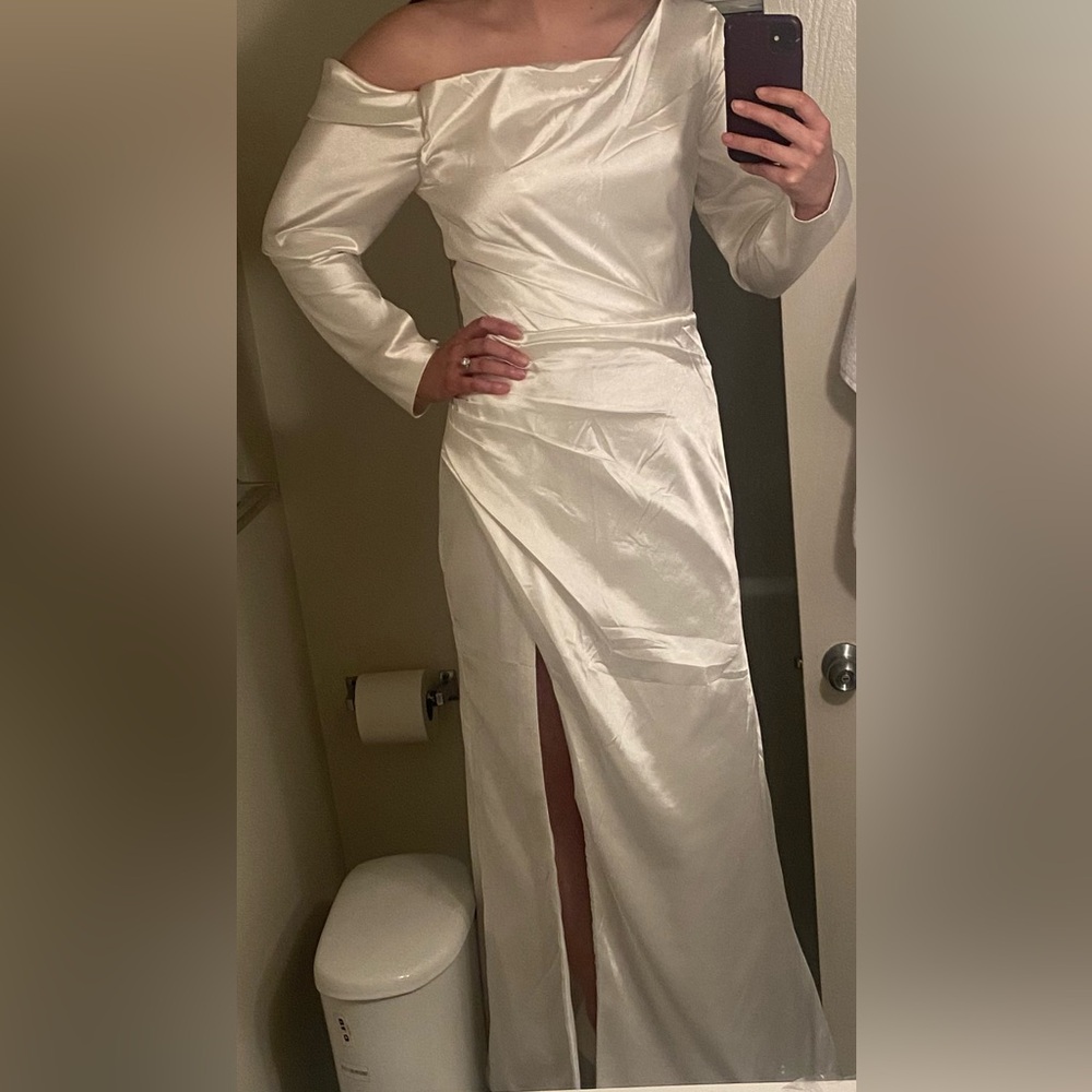 Elegant One Shoulder White Satin Gown - Picture 5 of 7